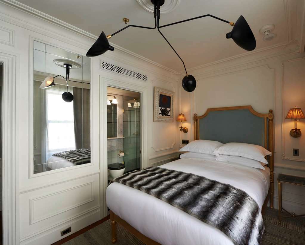 The Marlton Hotel New York Room photo